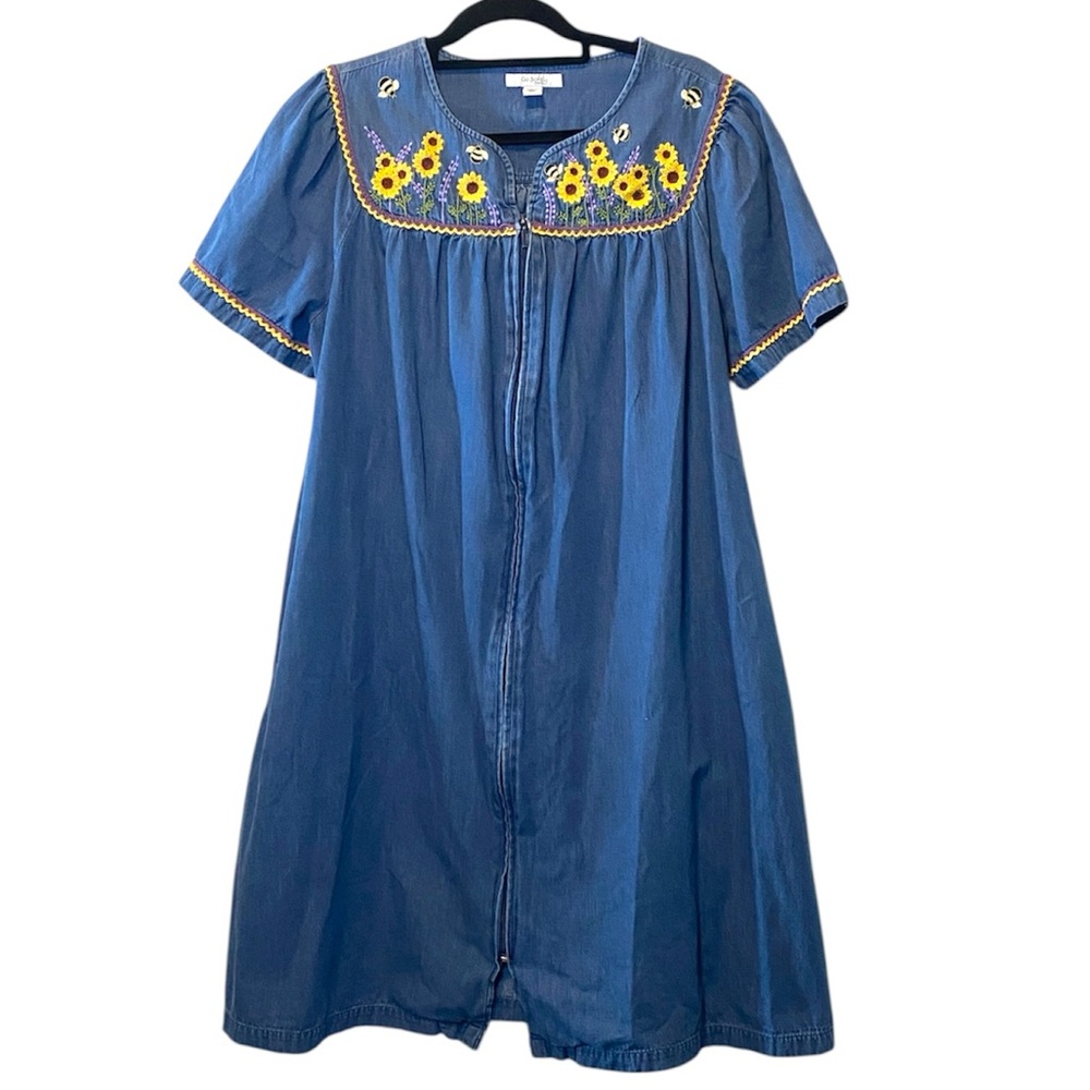Go Softly Patio Denim Dress Large Blue Embroidered Sunflower Bee Full Zip Mumu
